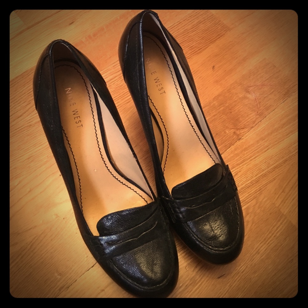 Amazing menswear Nine West loafers with heel!